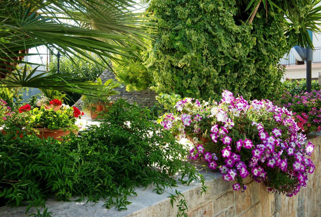 Trullo Giardino Fiorito Bed and Breakfast Αλμπερομπέλο Εξωτερικό φωτογραφία