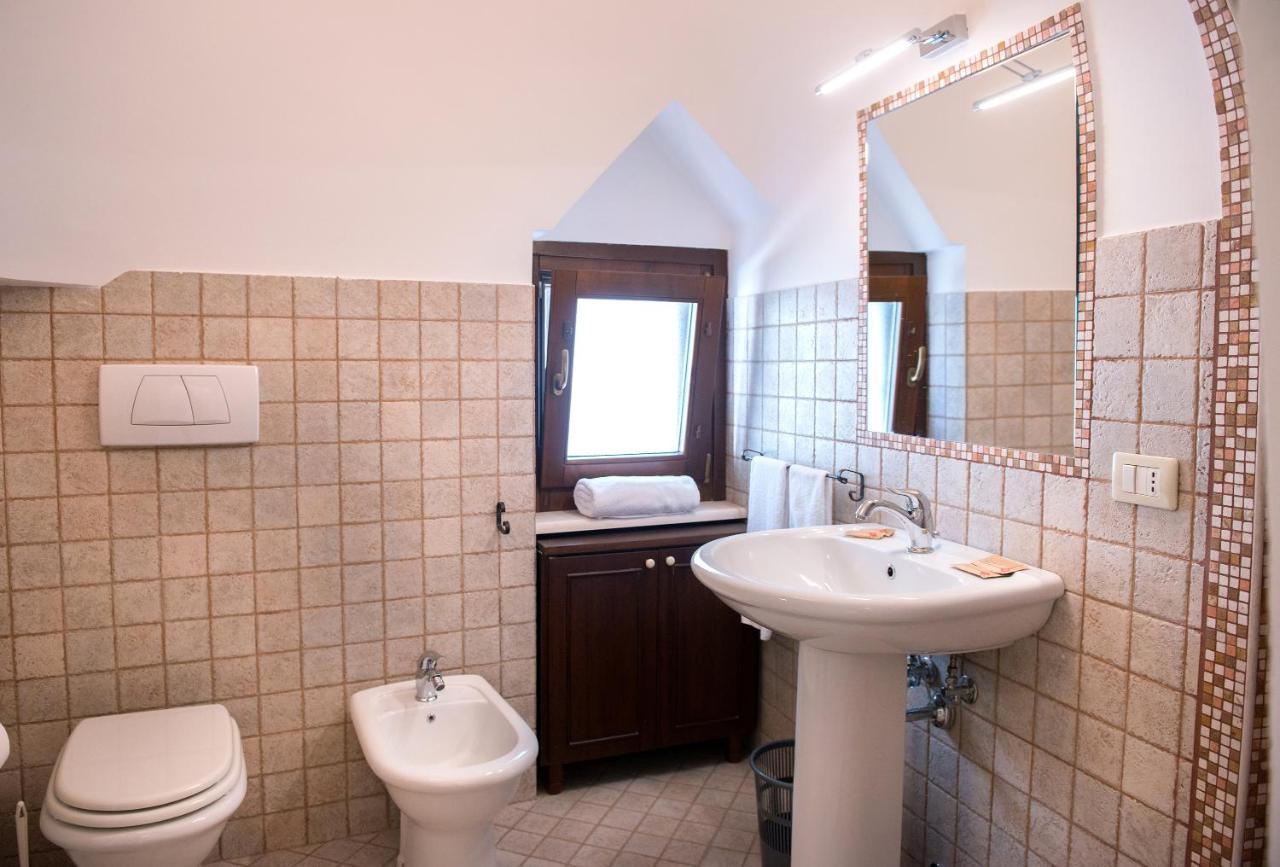 Trullo Giardino Fiorito Bed and Breakfast Αλμπερομπέλο Εξωτερικό φωτογραφία