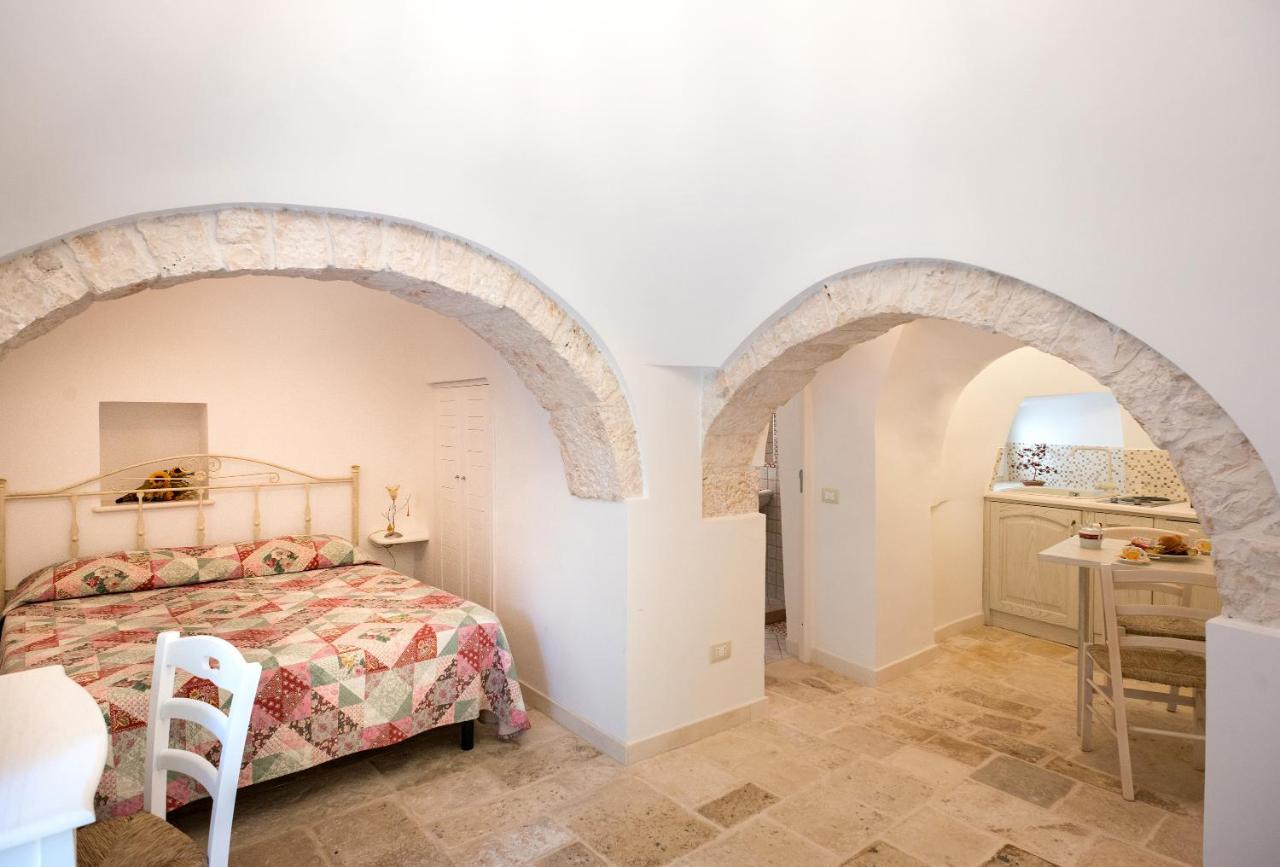Trullo Giardino Fiorito Bed and Breakfast Αλμπερομπέλο Εξωτερικό φωτογραφία